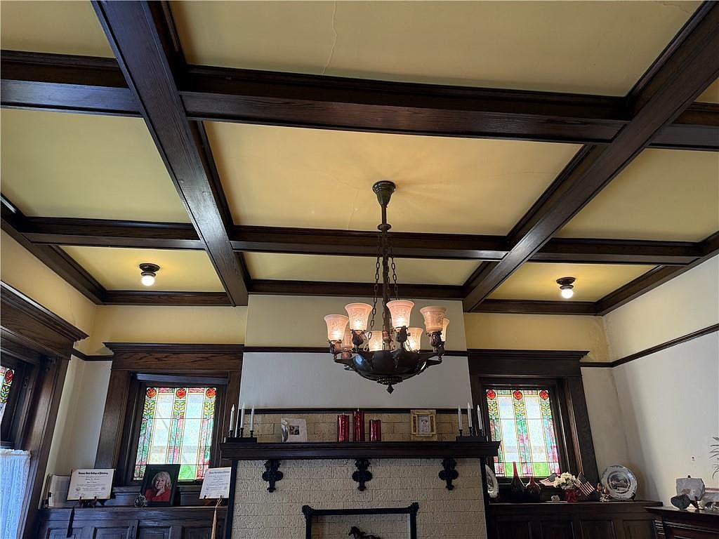 Property photo: 215 S 5th St, Independence, KS 67301