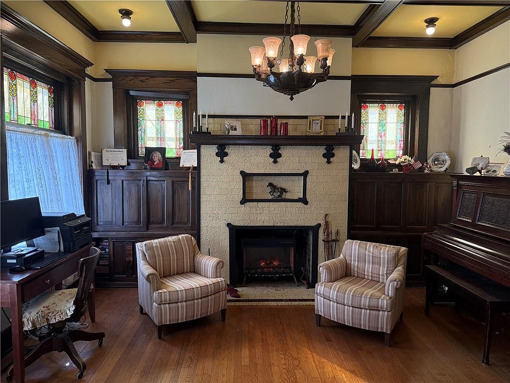 Property photo: 215 S 5th St, Independence, KS 67301