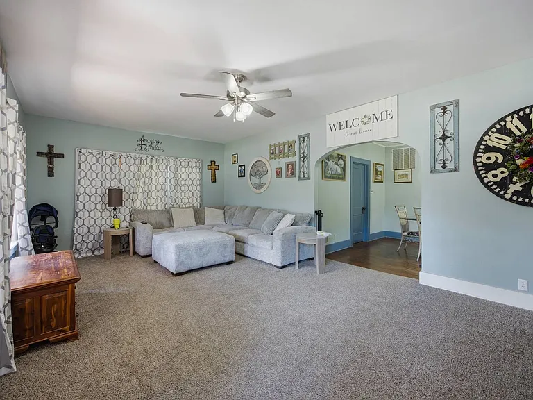 Property photo: 813 S 5th St, Independence, KS 67301