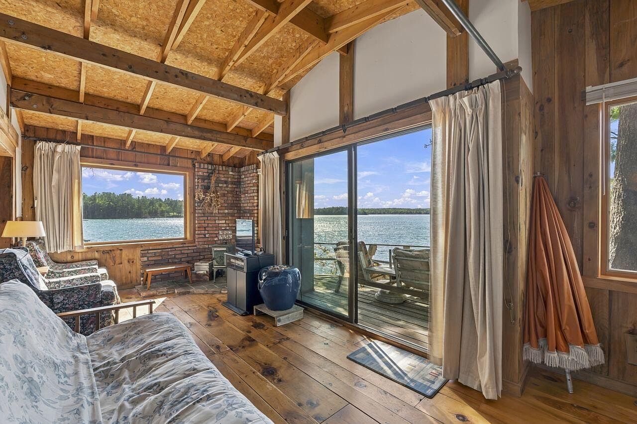 Property listing photograph